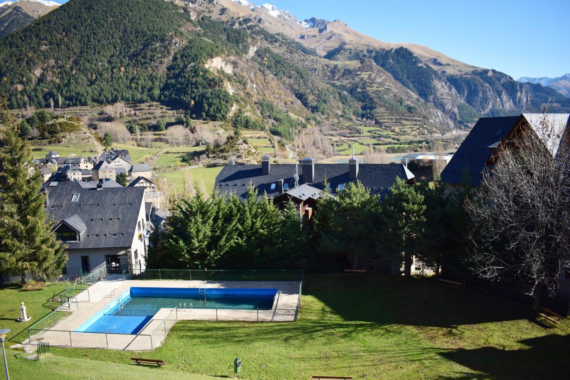 Saliecho Acogedor Apartamento Jardin Y Piscina Sallent De Gallego Luaran gambar